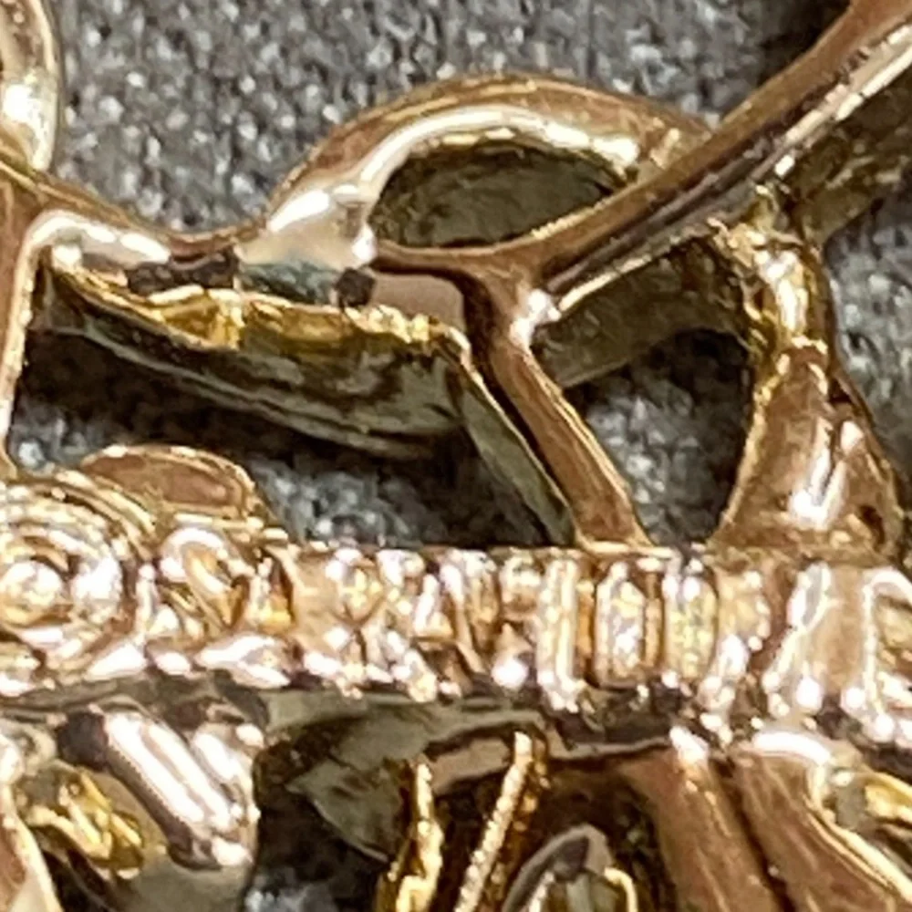 Sarah Coventry Vintage Gold and Silver Leaf Wreath Brooch
